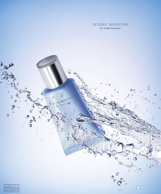 Y368水潤美妝護(hù)膚品PSD合成海報(bào)水元素產(chǎn)品宣傳平面廣告模板素材